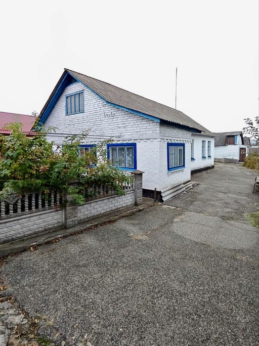 Продається затишний будинок в смт Рокитне житловий стан