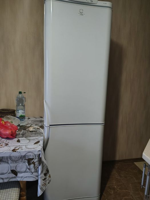 Холодильник Indesit