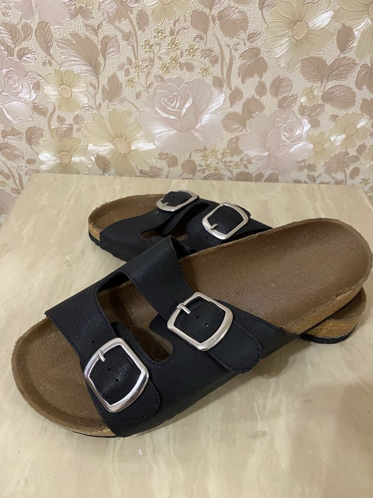 Шльопанці, босоніжки, сандалі не Birkenstock  38