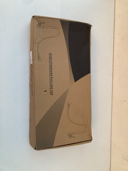 Torneira de cozinha Nova na caixa