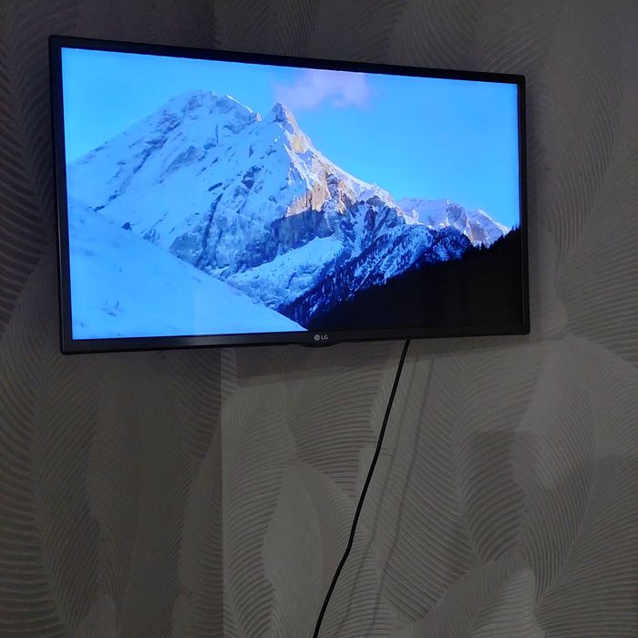 Телевізор LG32LF580V