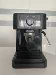 Ekspres kolbowy DELONGHI EC235.BK ze ze spieniaczem mleka