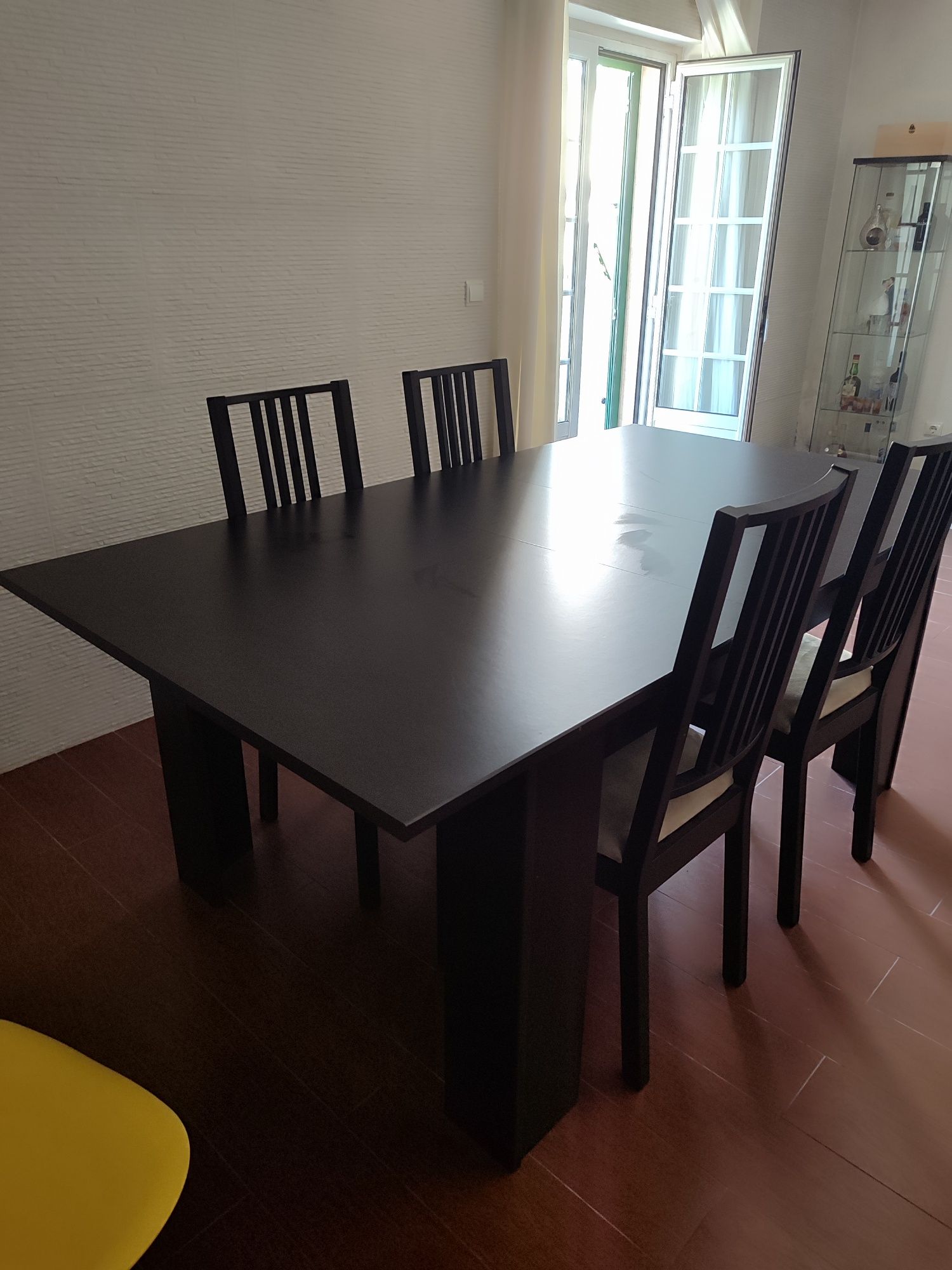 Mesa e 4 cadeiras