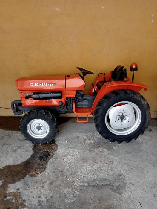 Trator hinomoto 25 cavalos direção assistida e caixa sincronizada