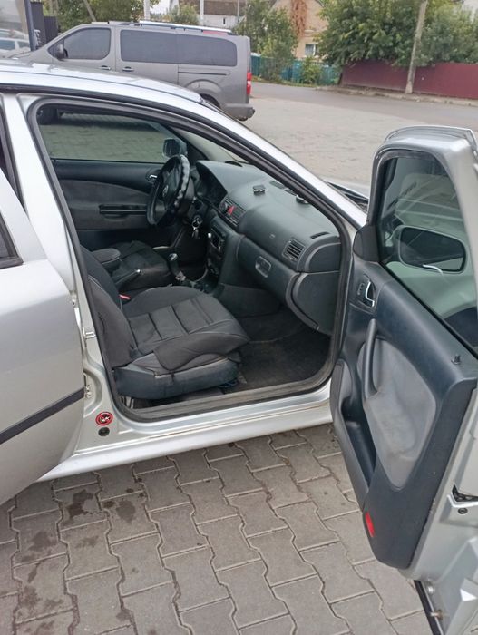 Шкода Октавія тур 1.6 газ/бенз