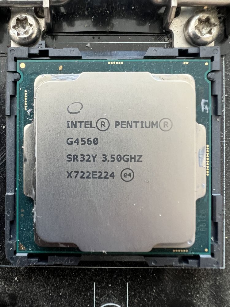 Intel Pentium G4560 3.5 GHz + вентилятор