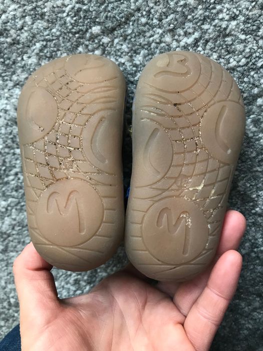 Sapatos bebé tamanho 18 primeiros passos como novos