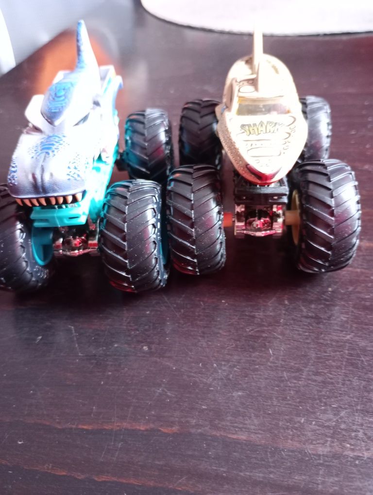 Hot Wheels Monster Trucks leopard shark i mega wrex