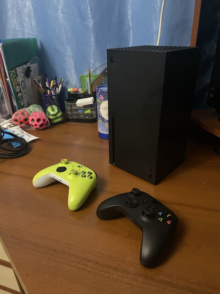 Продам XBOX Series X на 1TB та з 2 джойстиками