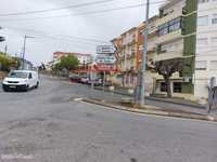 Loja montra rua (1 ou 2) Aldeia Joanes junto Escola Básica Fundão
