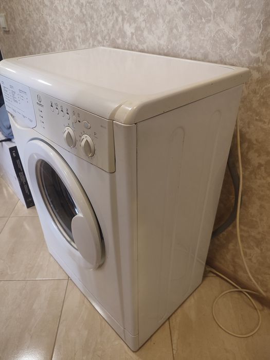Пральна машина Indesit