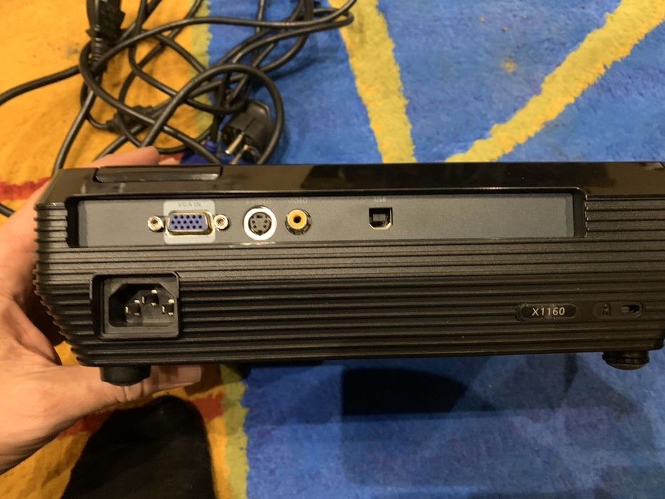 Мультимедийный проектор/Мультимедійний проектор