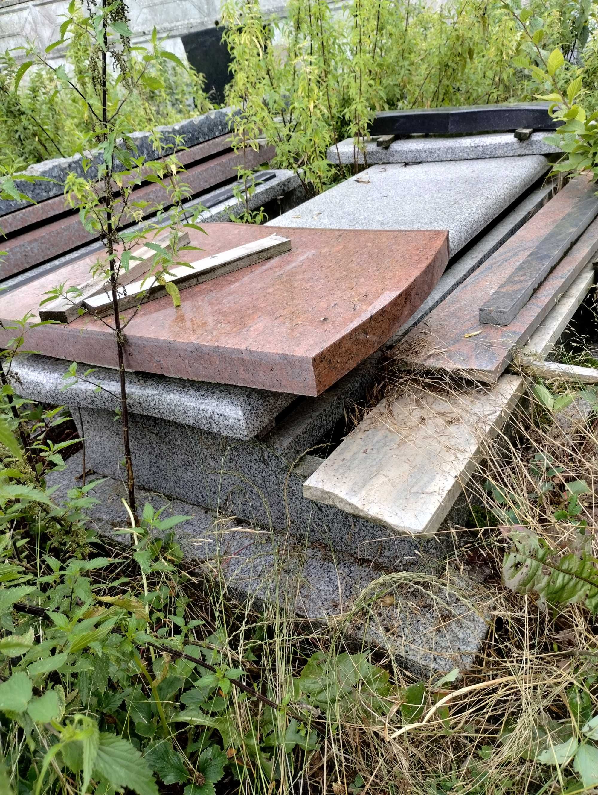 Nagrobek niekompletny - Strzelin