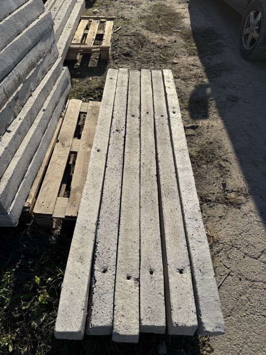 Бетонні стовпи для виноградників, сіток та інших конструкцій.