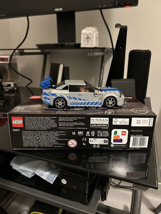 Nissan skyline lego com Paul walker em lego