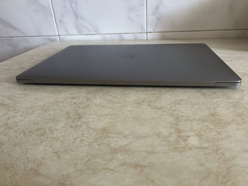 MacBook Pro "15", 2019, Touch Bar, 16/256