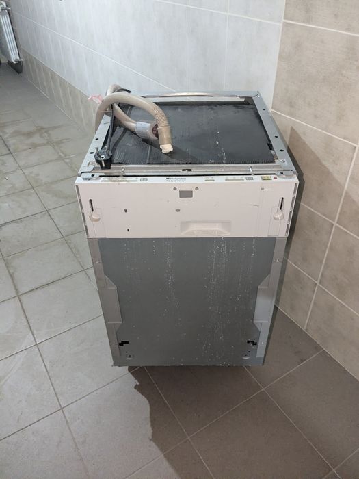 Посудомийка Ariston Hotpoint вбудована 45 см.