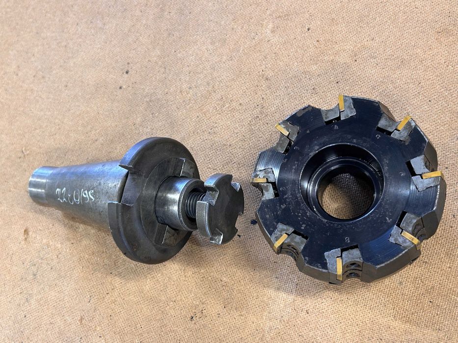 głowica do frezarki fi 125 JELENIA GÓRA z trzpieniem ISO 50 i płytkami