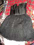 Vestido preto com roda em renda