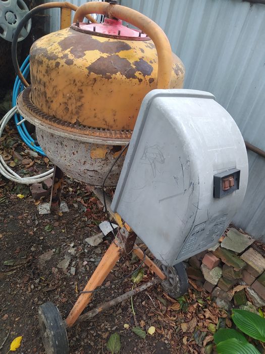 Клещи для пиломатериалов ,растворомешалка .