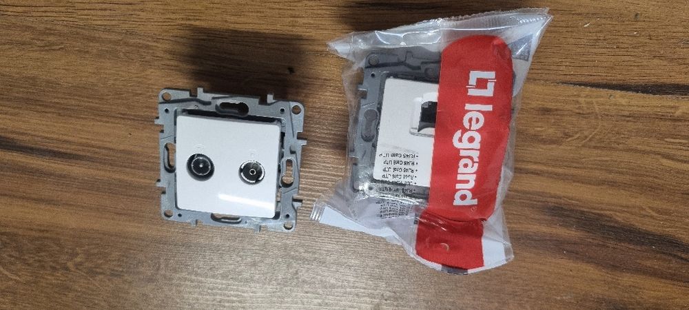 Włącznik  podwójny Legrand Niloe