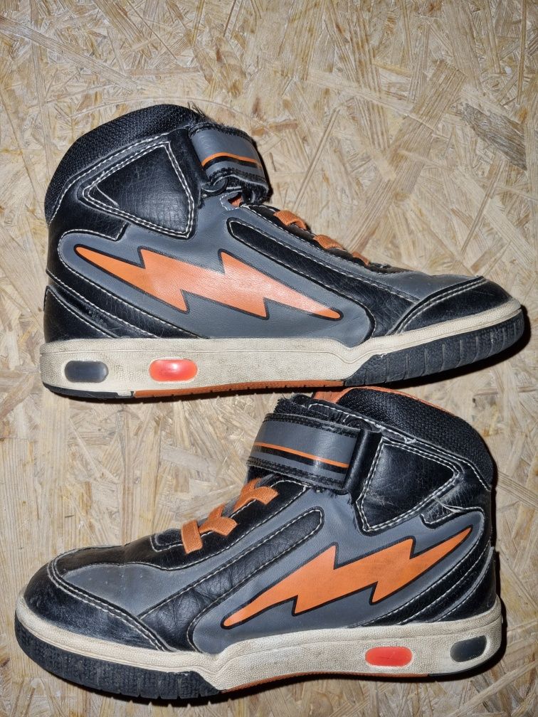 Buty dla dziecka świecące Geox r.33