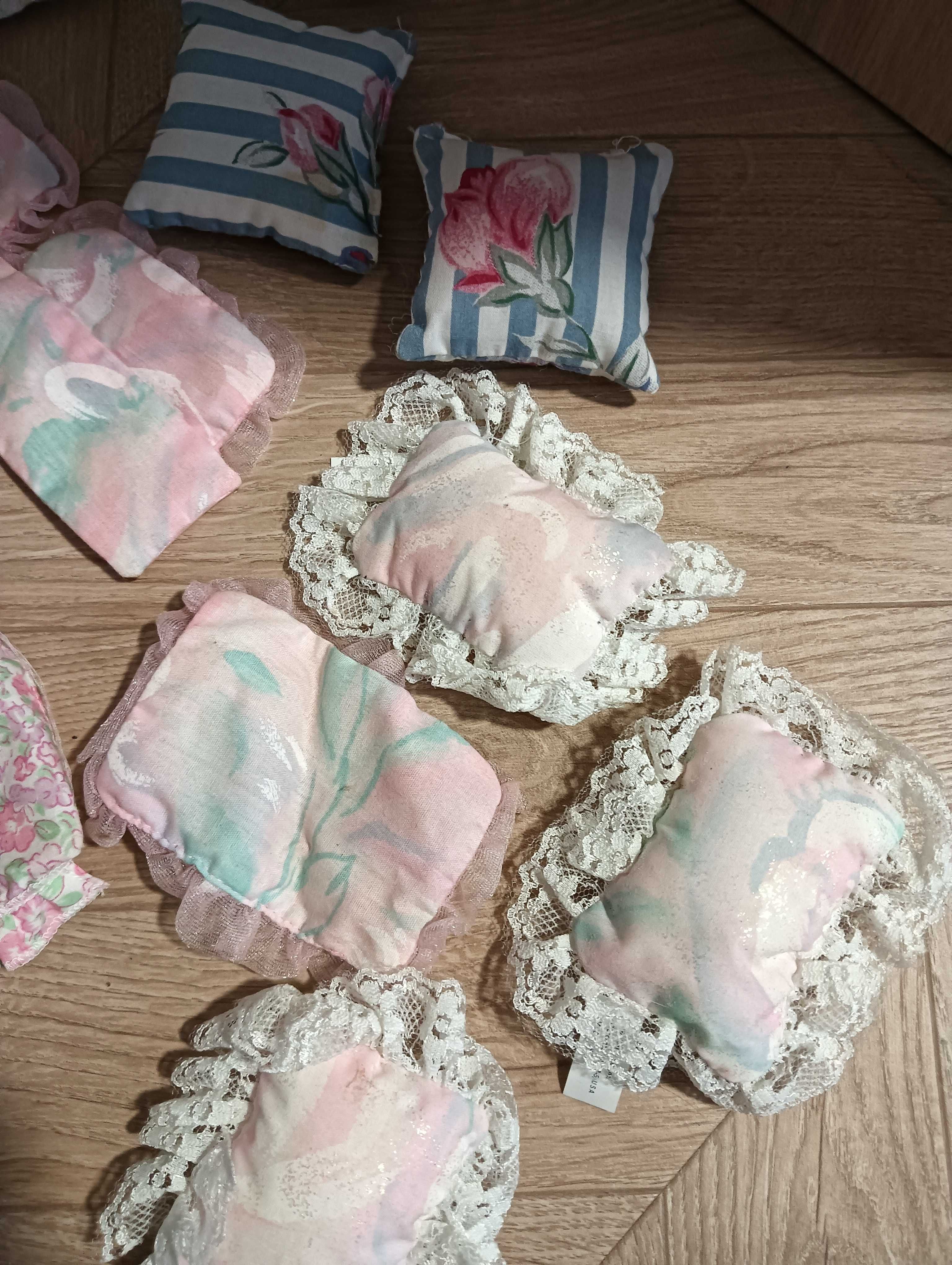 Zestaw poduszek pościeli dla lalki Barbie Mattel 1988 - 1992