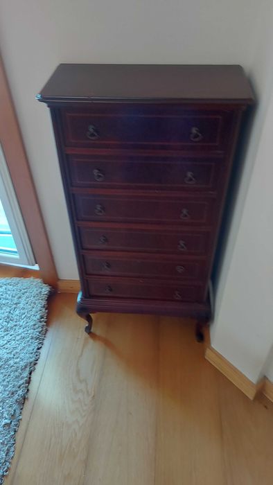 Cómoda vintage em madeira – 6 gavetas, pés trabalhados 45x20x86cm