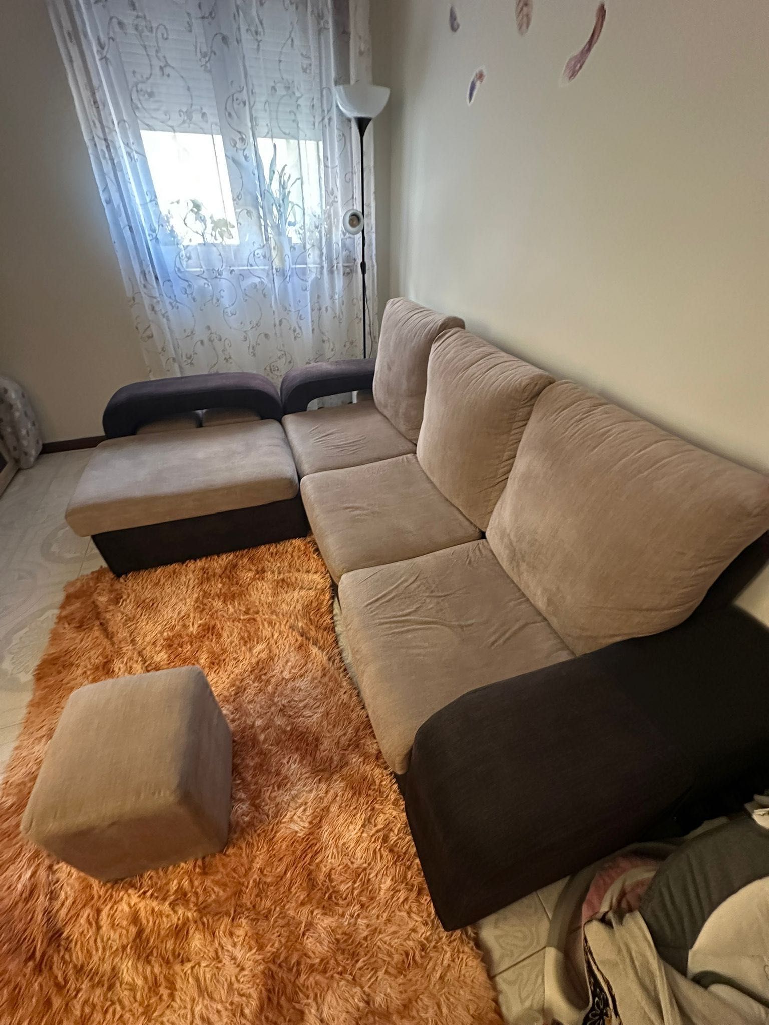 Sofá c/chaise + 4 pufs