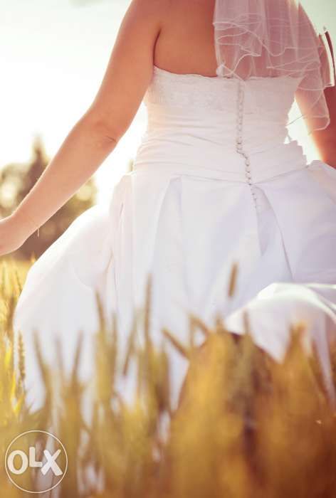 Suknia ślubna biała z LISA FERRERA 718 gratis bolerko z futerka