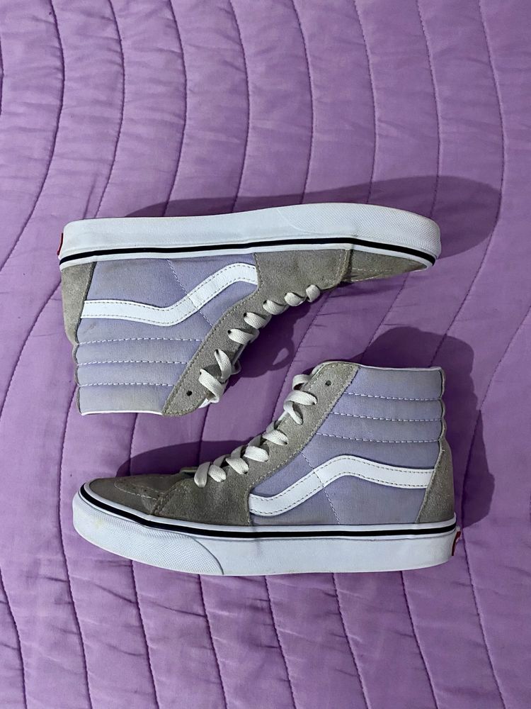 Vans lilás e cinza