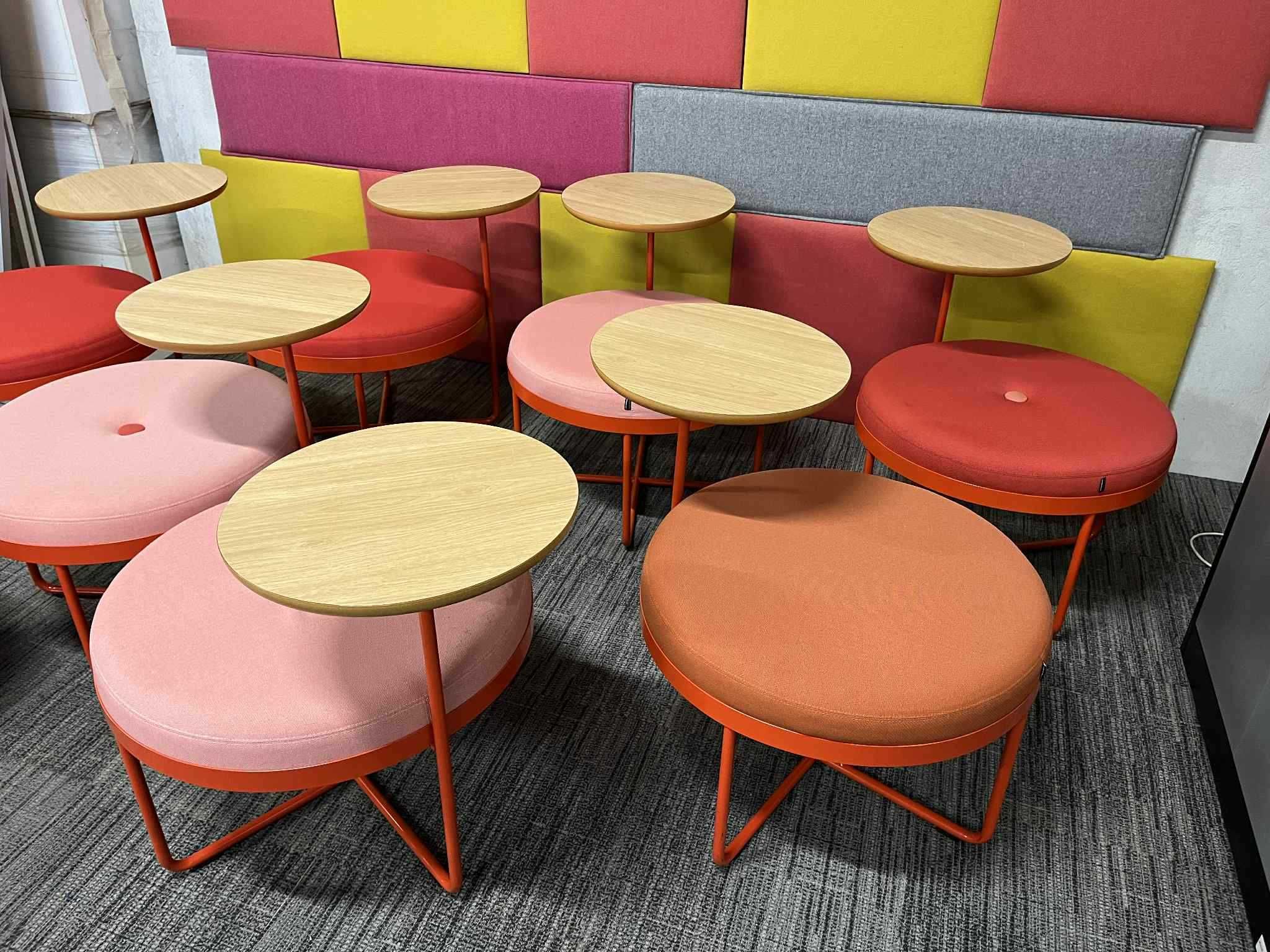 Pufa ze stolikiem Johanson Design - Shima siedziska lobby hotel lounge