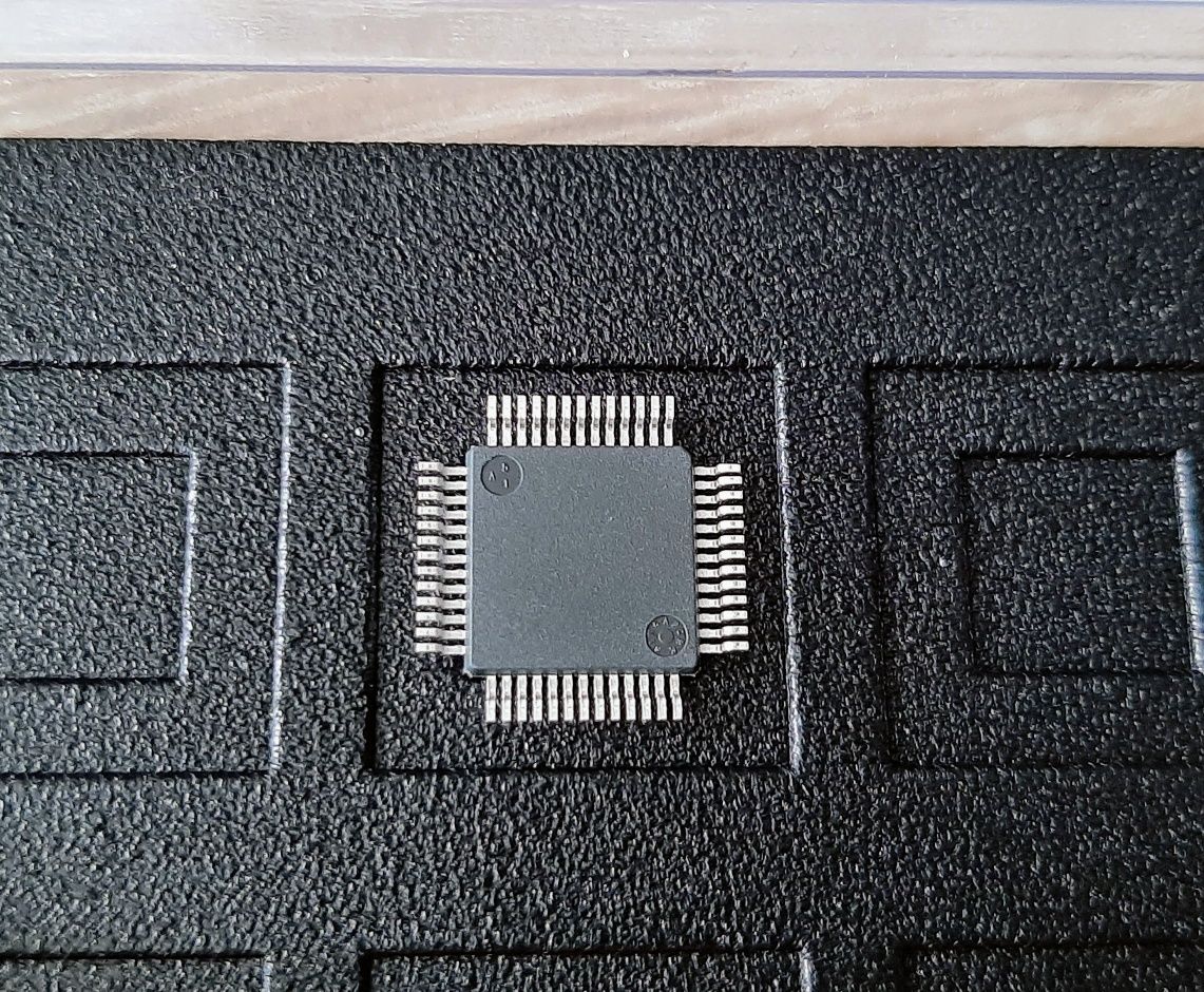 ADUC836 ADUC 836 Analog Devices mikrokontroler IC MCU SMD SMT