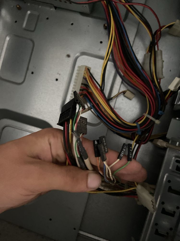 Vendo pc antigo com pinos partidos