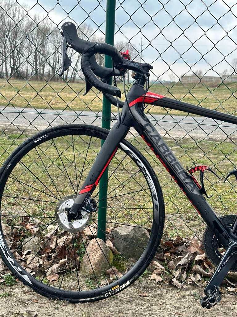 Rower Carrera z ramą karbonową na sprzedaż.