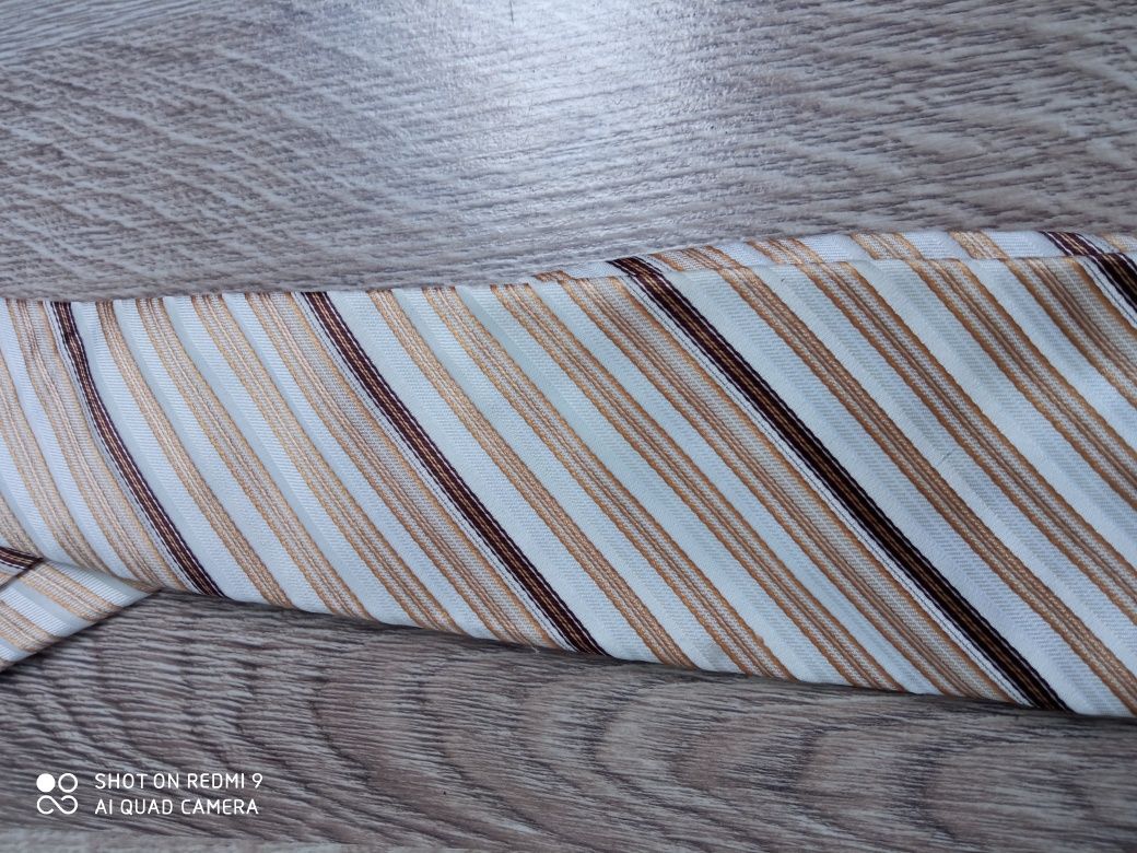 Męski krawat w paski