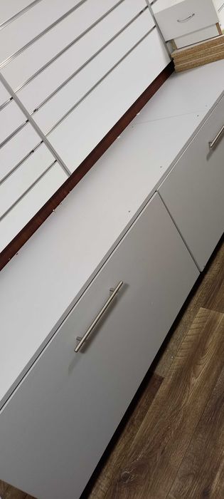 Тумба. для офісу чи магазину 3 метри.