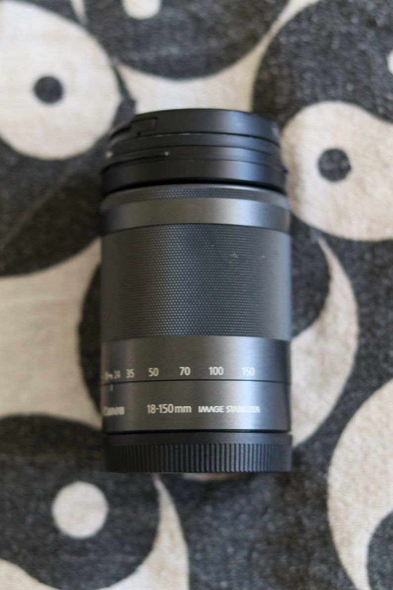 CANON MACRO LENS EF-S 60mm 1:2.8 + CANON ZOOM LENS EF-M 18-150mm