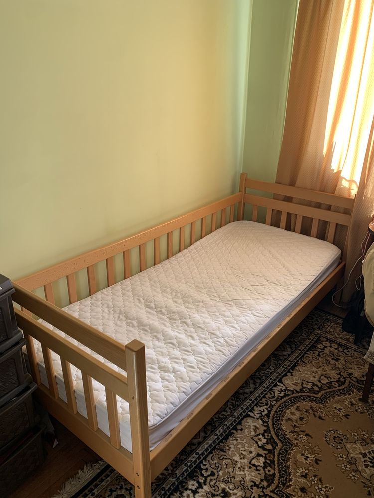 Односпальне ліжко з матрацом
