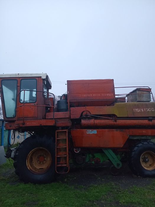 Комбайн Дон 1500