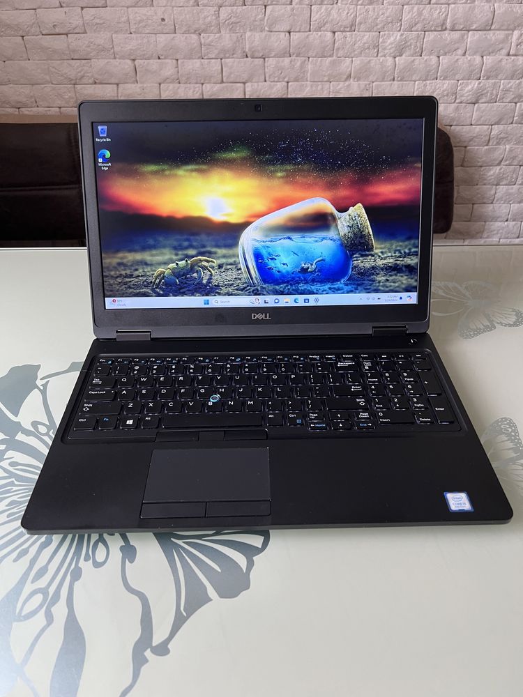 Dell 5590/i5-8250U/15.6" HD/RAM 8GB/SSD 128GB