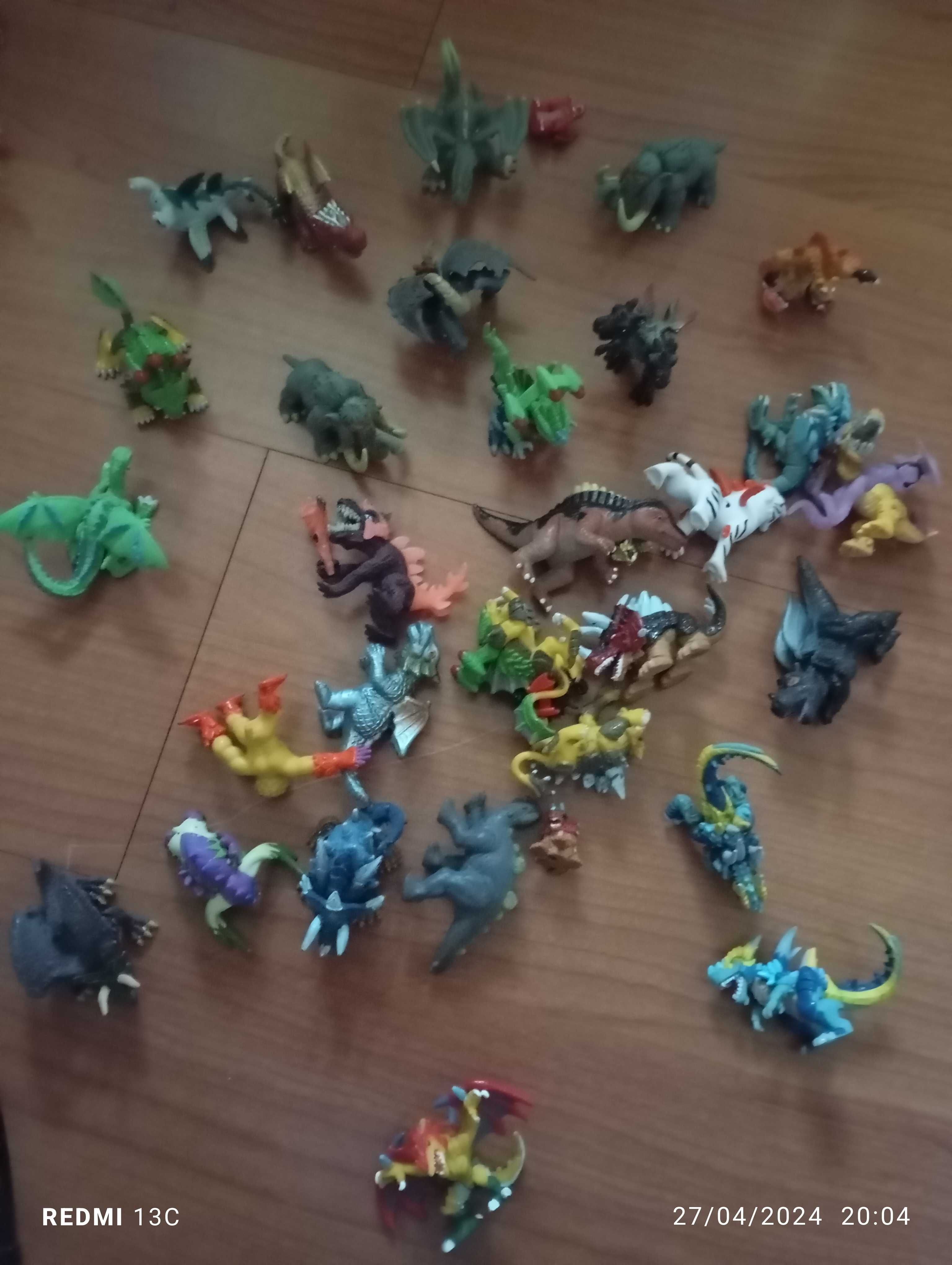 Bonecos dinossauros