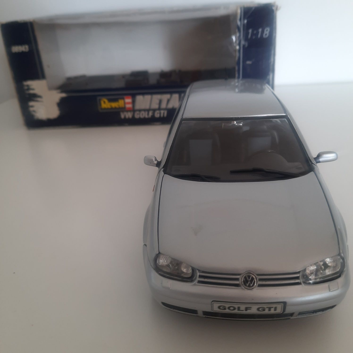 Volkswagen golf IV gti revell 1:18 srebrny tuning