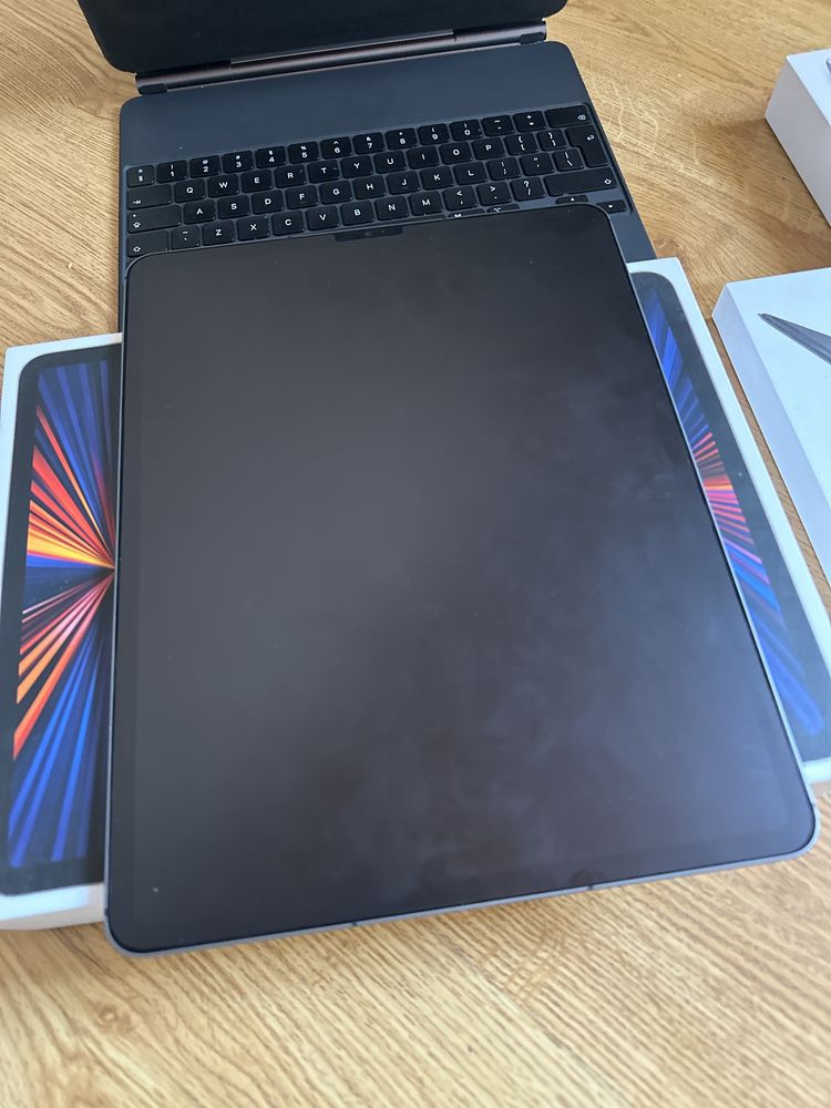 Apple Ipad Pro M1 wifi + cellular 5gen 256 gb 12.9 cal +magic keyboard