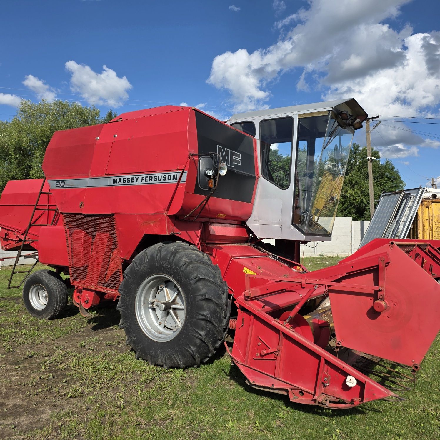Комбайн зерно збиральний Massey Ferguson 20 з Фінляндії