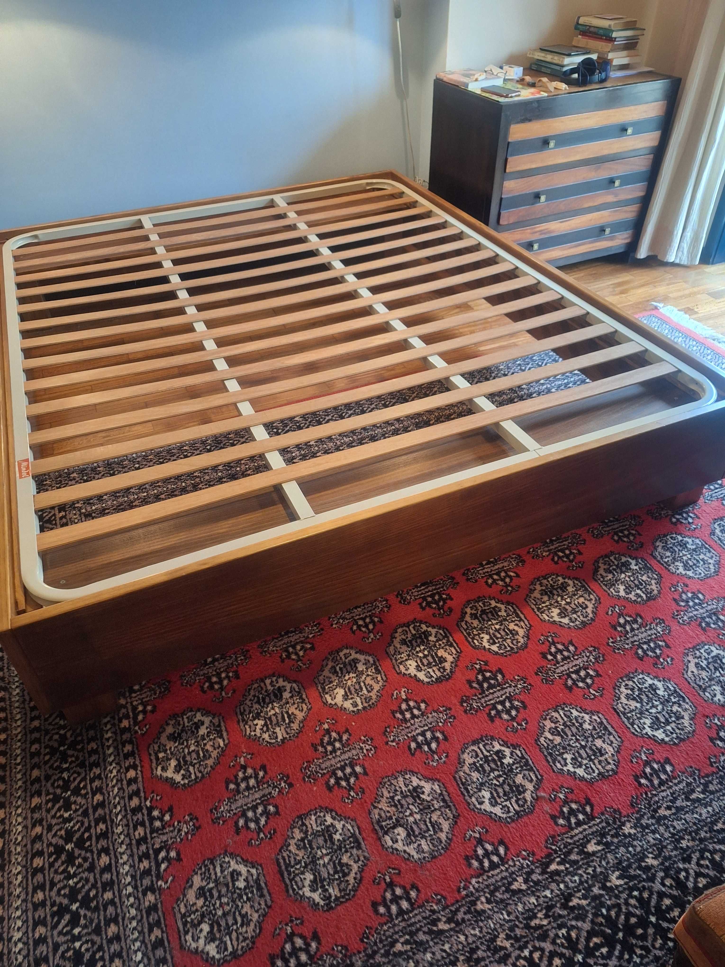 Cama/ sommier em madeira