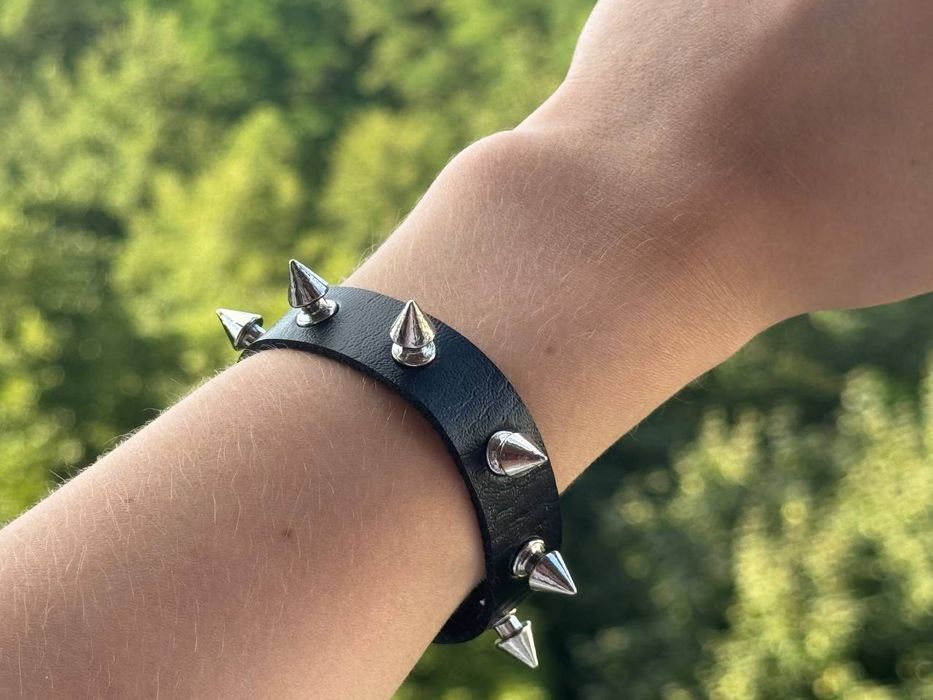 Браслет тонкий  з  шипами opium sk8 y2k