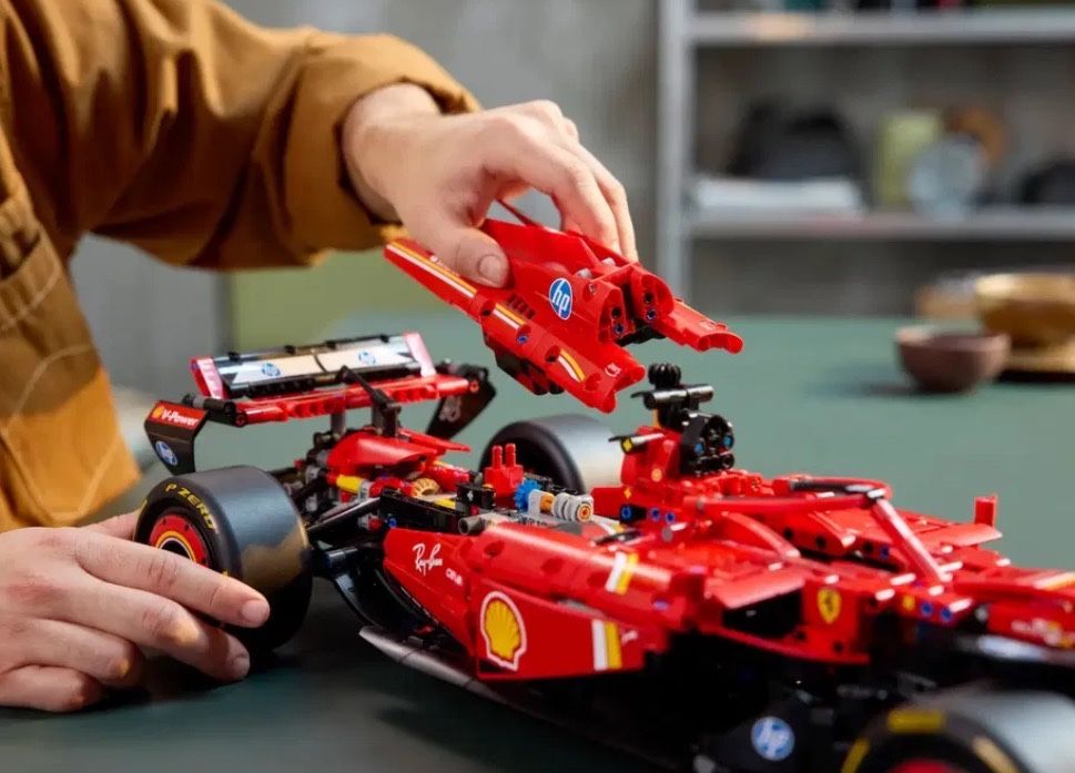 Конструктор Ферарі Ferrari SF-24 F1 Technic — болід Формули 1