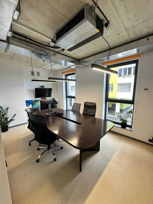 Оренда офісу з ремонтом та власною терасою на вул.Стуса.335м2.