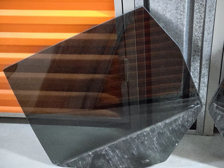 Скло заднє одинарне Grand Cherokee WK2